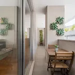 Guestready - Cityscape With Balcony Daire *