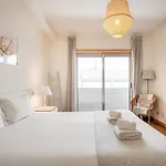 Daire Guestready - Cityscape With Balcony *