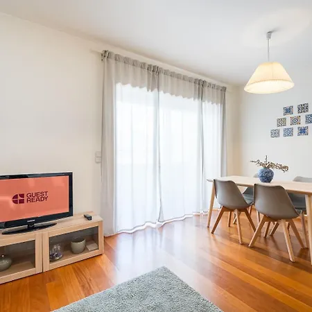 Guestready - Cityscape With Balcony Apartment Porto